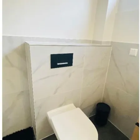 Three Bedrooms Flat In Center W. Terrace&parking Apartment