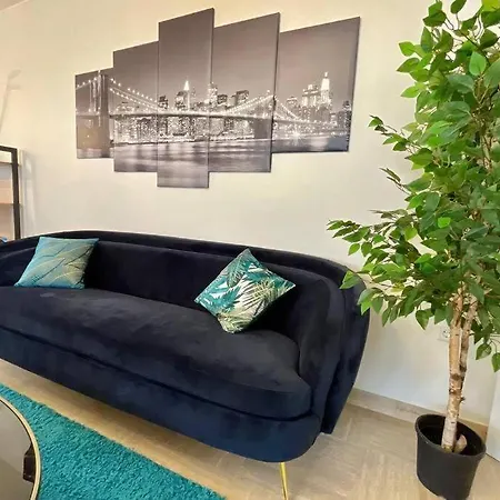 Three Bedrooms Flat In Center W. Terrace&parking
