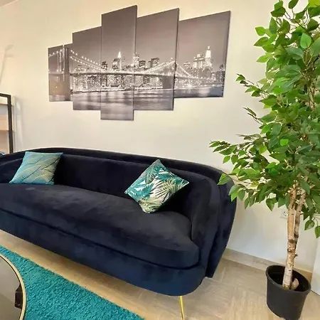 Three Bedrooms Flat In Center W. Terrace&parking