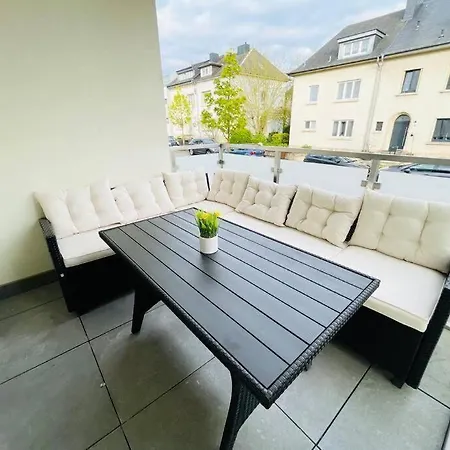 Three Bedrooms Flat In Center W. Terrace&parking Apartment
